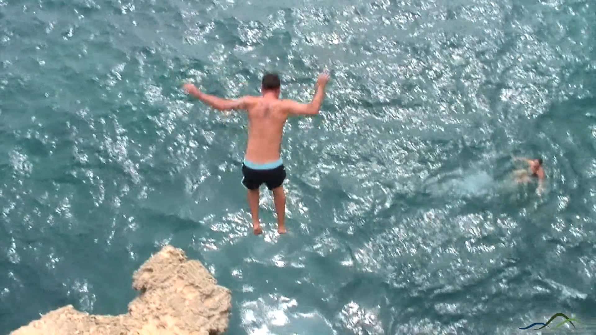 Shipwreck Beach and Famous Jump From Makawehi Point
