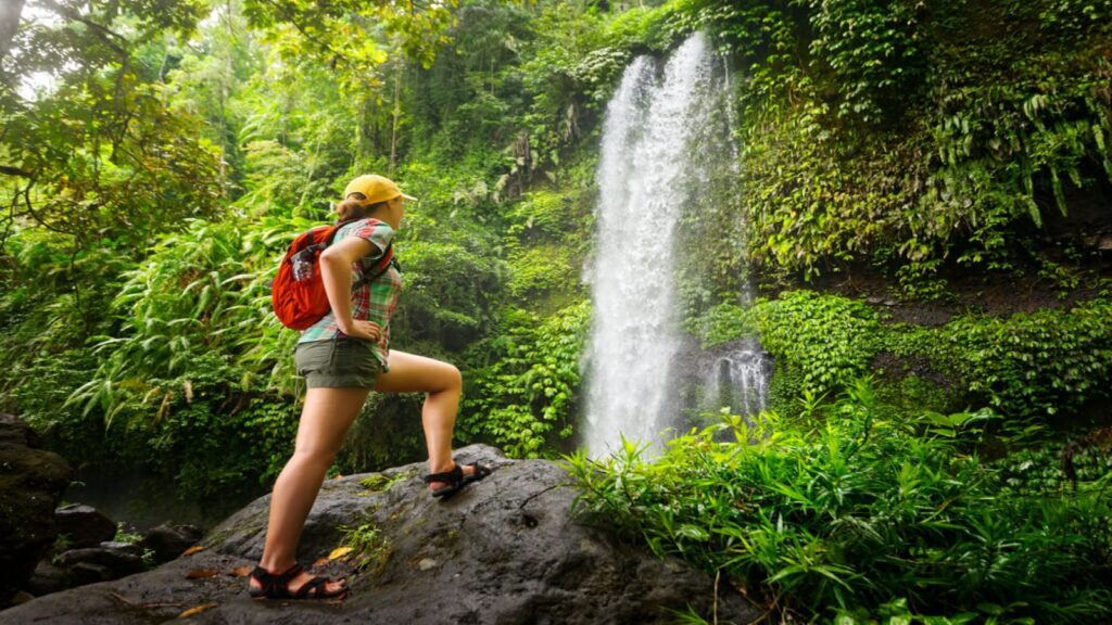 A woman hiking while practicing sustainable tourism in Hawaii