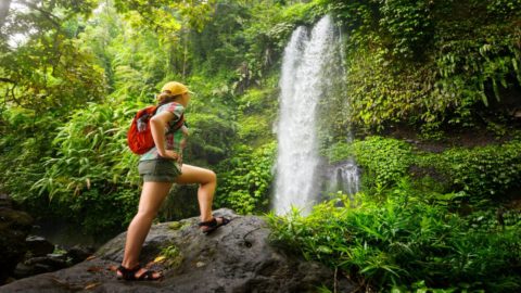 A woman hiking while practicing sustainable tourism in Hawaii